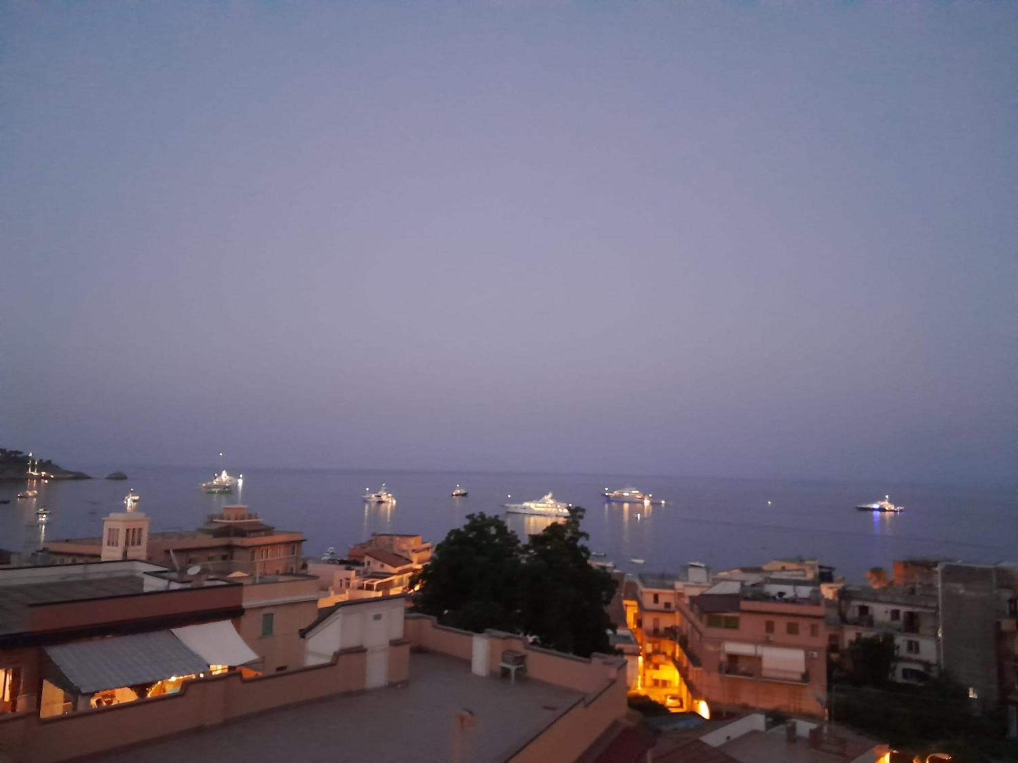 Mungi Bay, Flat With Sea View Roof Top Terrace Giardini Naxos Eksteriør bilde