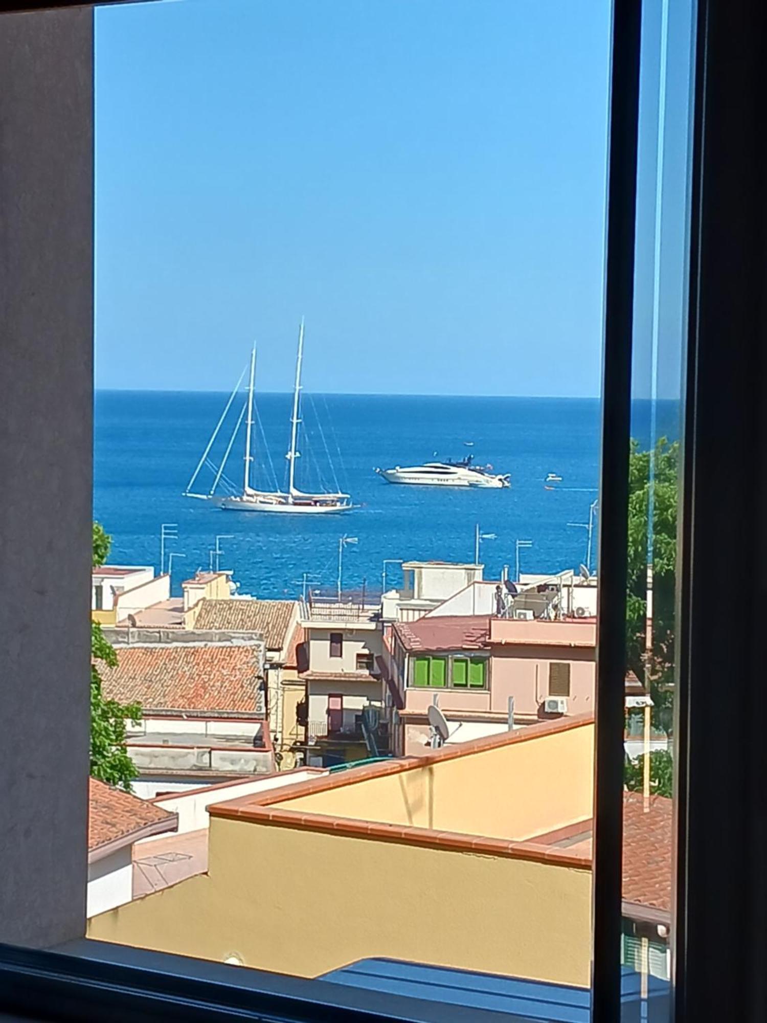 Mungi Bay, Flat With Sea View Roof Top Terrace Giardini Naxos Eksteriør bilde